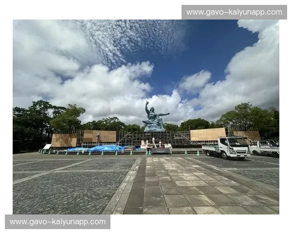双城港影:在神户的摩登流光与长崎的异国烟火间,寻回失落的漫游感 双城港影:在神户的摩登流光与长崎的异国烟火间,寻回失落的漫游感